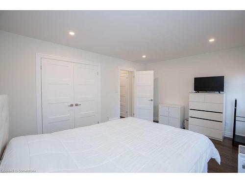 77 William Street, Hamilton, ON - Indoor Photo Showing Bedroom