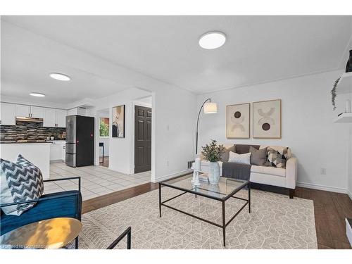 41 Highbury Drive, Stoney Creek, ON - Indoor Photo Showing Living Room