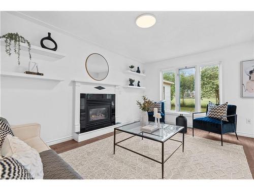 41 Highbury Drive, Stoney Creek, ON - Indoor Photo Showing Living Room With Fireplace