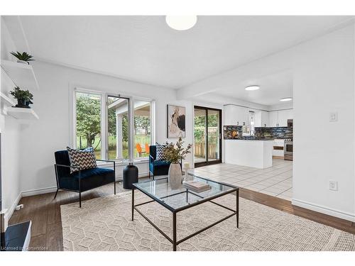 41 Highbury Drive, Stoney Creek, ON - Indoor Photo Showing Living Room