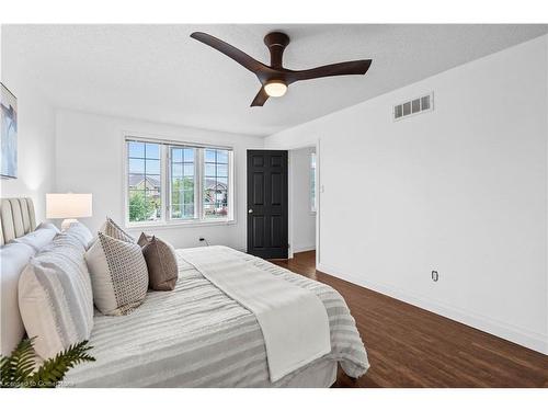 41 Highbury Drive, Stoney Creek, ON - Indoor Photo Showing Bedroom