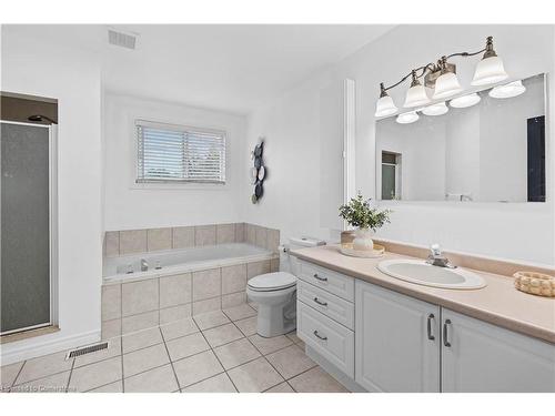 41 Highbury Drive, Stoney Creek, ON - Indoor Photo Showing Bathroom