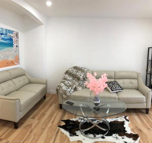 4472 Second Avenue, Niagara Falls, ON - Indoor Photo Showing Living Room