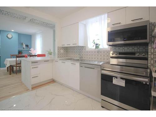 4472 Second Avenue, Niagara Falls, ON - Indoor Photo Showing Kitchen