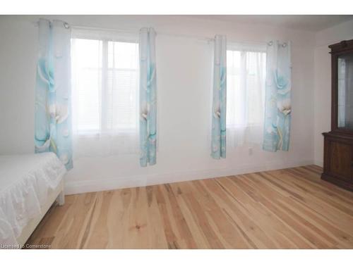 4472 Second Avenue, Niagara Falls, ON - Indoor Photo Showing Bedroom