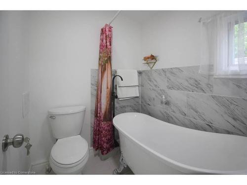 4472 Second Avenue, Niagara Falls, ON - Indoor Photo Showing Bathroom