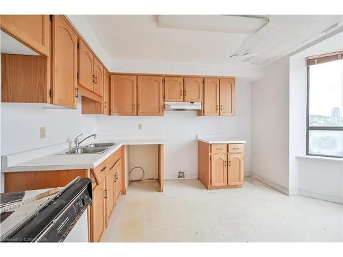 902-432 Main Street E, Hamilton, ON - Indoor Photo Showing Kitchen With Double Sink