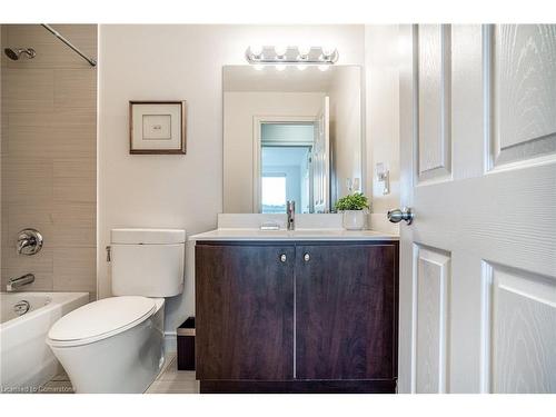 501-1000 Creekside Drive, Dundas, ON - Indoor Photo Showing Bathroom