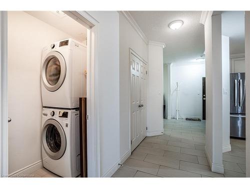 501-1000 Creekside Drive, Dundas, ON - Indoor Photo Showing Laundry Room