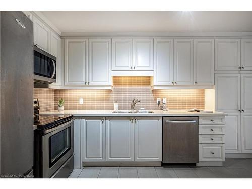 501-1000 Creekside Drive, Dundas, ON - Indoor Photo Showing Kitchen With Double Sink