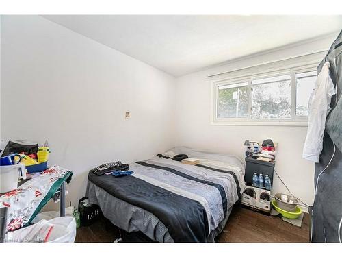 5212 New Street, Burlington, ON - Indoor Photo Showing Bedroom