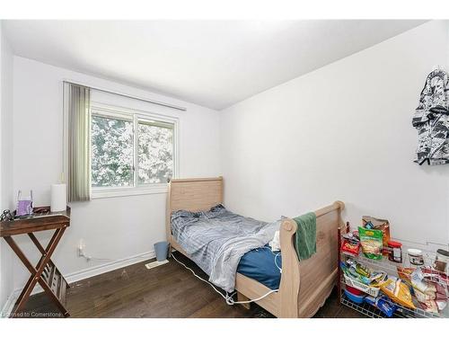 5212 New Street, Burlington, ON - Indoor Photo Showing Bedroom