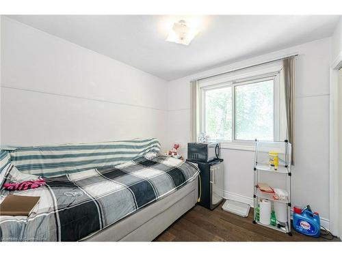 5212 New Street, Burlington, ON - Indoor Photo Showing Bedroom