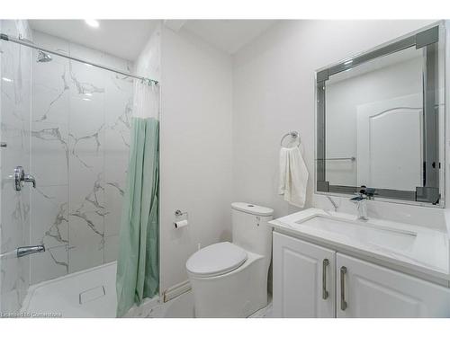 5212 New Street, Burlington, ON - Indoor Photo Showing Bathroom