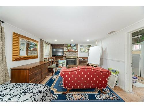 5212 New Street, Burlington, ON - Indoor Photo Showing Bedroom