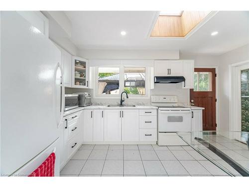 5212 New Street, Burlington, ON - Indoor Photo Showing Kitchen