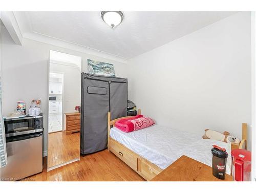 5212 New Street, Burlington, ON - Indoor Photo Showing Bedroom