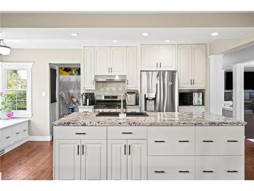 270 Highland Avenue, Fort Erie, ON - Indoor Photo Showing Kitchen With Upgraded Kitchen