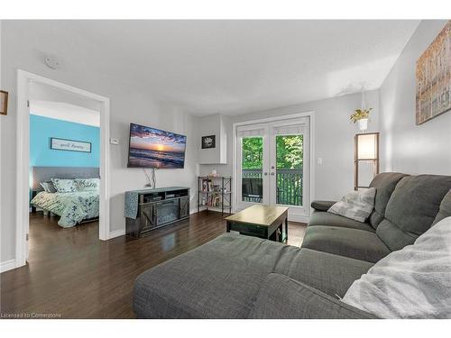 321-2040 Cleaver Avenue, Burlington, ON - Indoor Photo Showing Living Room