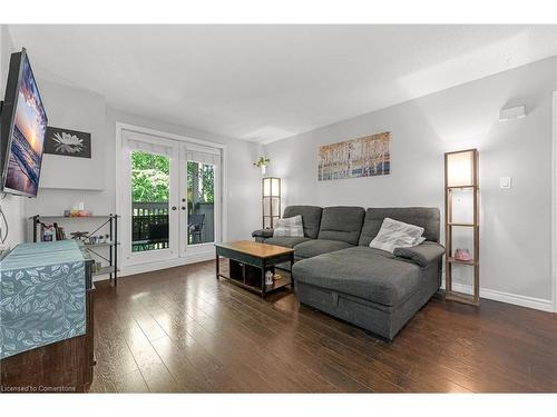 321-2040 Cleaver Avenue, Burlington, ON - Indoor Photo Showing Living Room