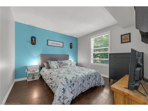 321-2040 Cleaver Avenue, Burlington, ON - Indoor Photo Showing Bedroom