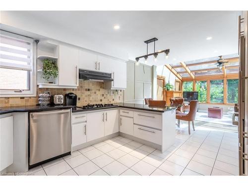 1351 Hazelton Boulevard, Burlington, ON - Indoor Photo Showing Kitchen