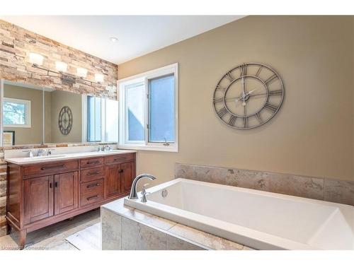 1351 Hazelton Boulevard, Burlington, ON - Indoor Photo Showing Bathroom