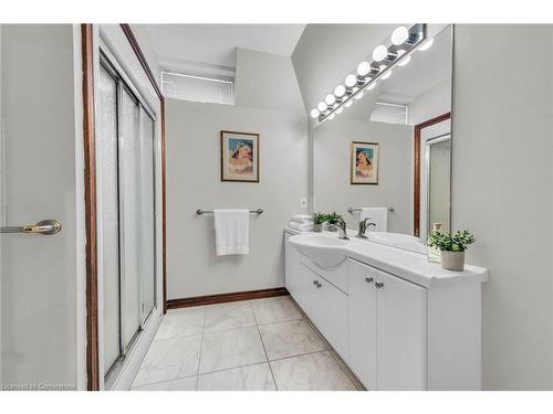 117 Christopher Drive, Hamilton, ON - Indoor Photo Showing Bathroom