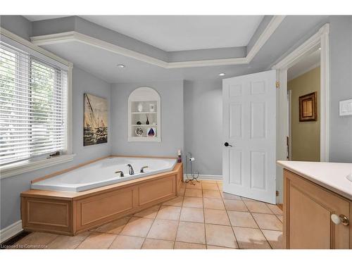 78 Valleyview Drive, Ancaster, ON - Indoor Photo Showing Bathroom