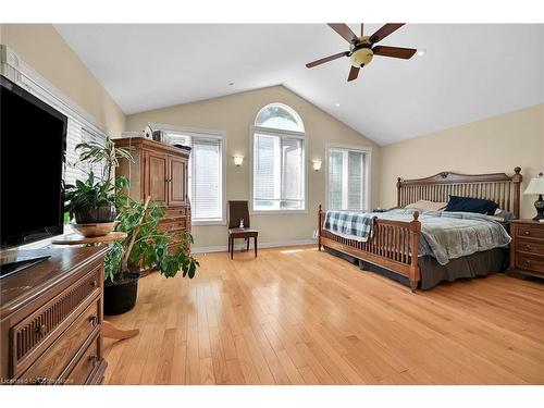 78 Valleyview Drive, Ancaster, ON - Indoor Photo Showing Bedroom