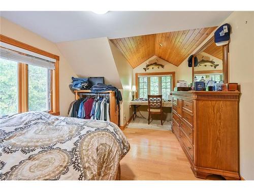 78 Valleyview Drive, Ancaster, ON - Indoor Photo Showing Bedroom