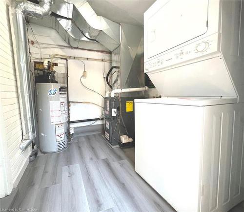 6689 Dorchester Road, Niagara Falls, ON - Indoor Photo Showing Laundry Room