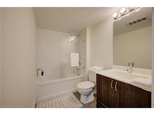 304-1940 Ironstone Drive, Burlington, ON - Indoor Photo Showing Bathroom