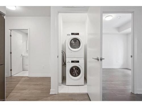 612-212 King William Street, Hamilton, ON - Indoor Photo Showing Laundry Room