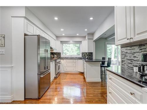 1331 Tyandaga Park Drive, Burlington, ON - Indoor Photo Showing Kitchen With Stainless Steel Kitchen With Upgraded Kitchen