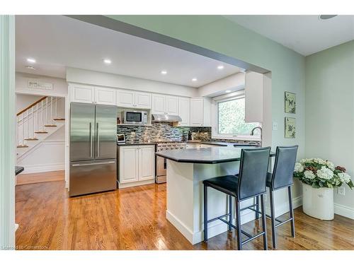 1331 Tyandaga Park Drive, Burlington, ON - Indoor Photo Showing Kitchen With Stainless Steel Kitchen With Upgraded Kitchen