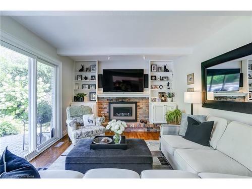 1331 Tyandaga Park Drive, Burlington, ON - Indoor Photo Showing Living Room With Fireplace