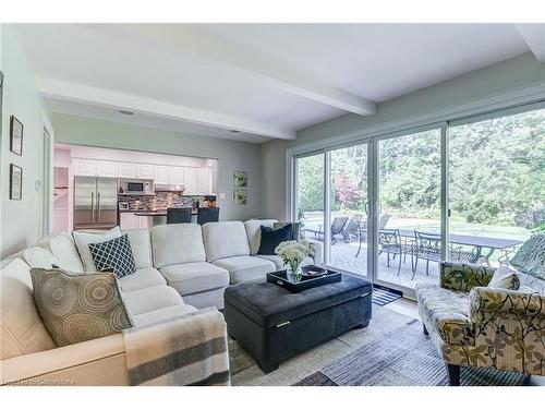 1331 Tyandaga Park Drive, Burlington, ON - Indoor Photo Showing Living Room