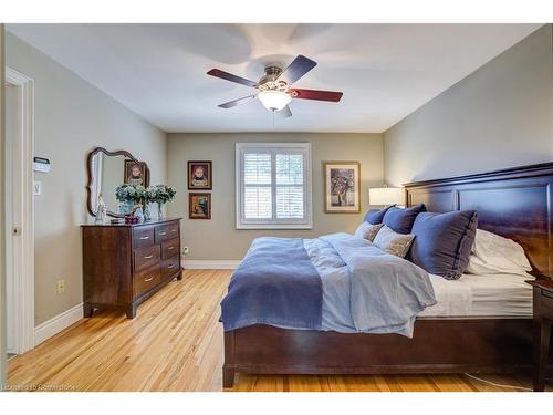 1331 Tyandaga Park Drive, Burlington, ON - Indoor Photo Showing Bedroom