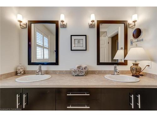 1331 Tyandaga Park Drive, Burlington, ON - Indoor Photo Showing Bathroom