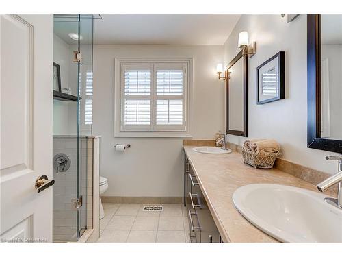 1331 Tyandaga Park Drive, Burlington, ON - Indoor Photo Showing Bathroom