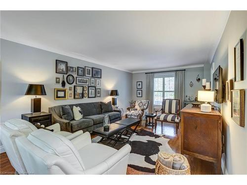 1331 Tyandaga Park Drive, Burlington, ON - Indoor Photo Showing Living Room