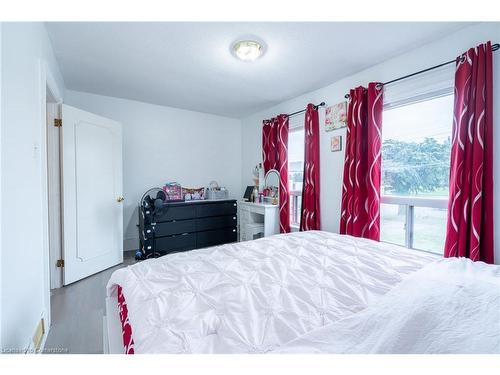 567 Mary Street, Hamilton, ON - Indoor Photo Showing Bedroom