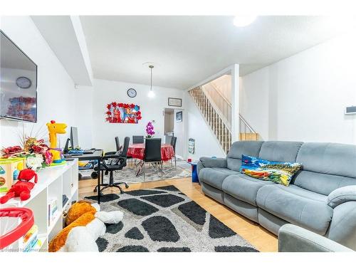 567 Mary Street, Hamilton, ON - Indoor Photo Showing Living Room