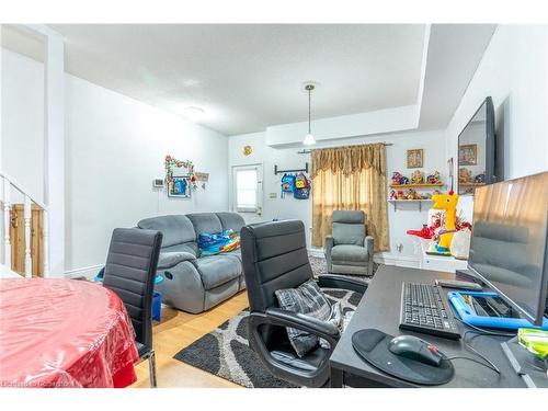 567 Mary Street, Hamilton, ON - Indoor Photo Showing Living Room