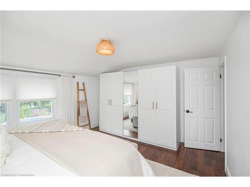 10 Rosslyn Avenue, Grimsby, ON - Indoor Photo Showing Bedroom