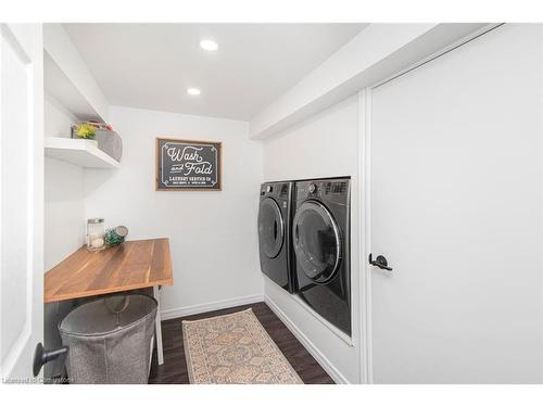 10 Rosslyn Avenue, Grimsby, ON - Indoor Photo Showing Laundry Room