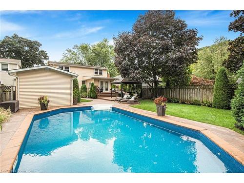 10 Rosslyn Avenue, Grimsby, ON - Outdoor With In Ground Pool With Backyard