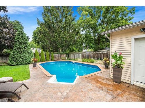 10 Rosslyn Avenue, Grimsby, ON - Outdoor With In Ground Pool With Backyard