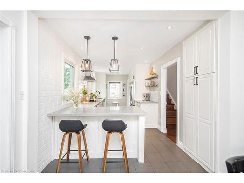 10 Rosslyn Avenue, Grimsby, ON - Indoor Photo Showing Kitchen